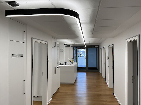 Practice hallway with wood flooring and curved, suspended Liquid Line PX.