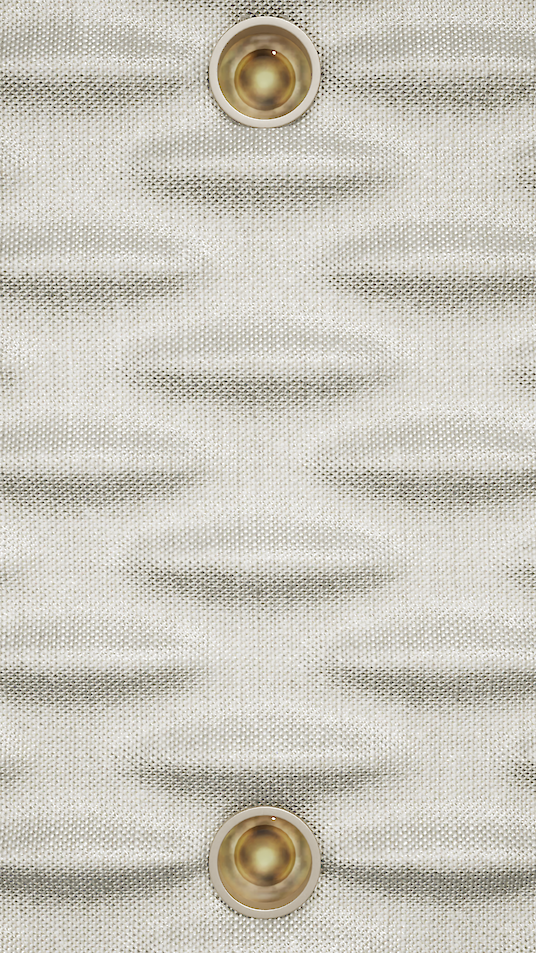 Imagen detallada de una gran luminaria colgante acústica rectangular. La superficie de la luminaria tiene una textura estructurada, ondulada, y se mantiene en un color claro. Varios puntos de luz pequeños, distribuidos uniformemente, están integrados en el diseño y proporcionan una iluminación discreta.